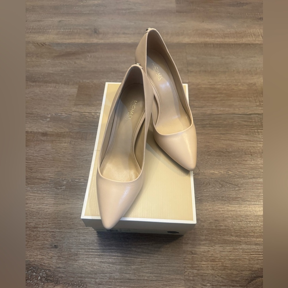 Michaels Kors Dorothy Leather Flex Pump